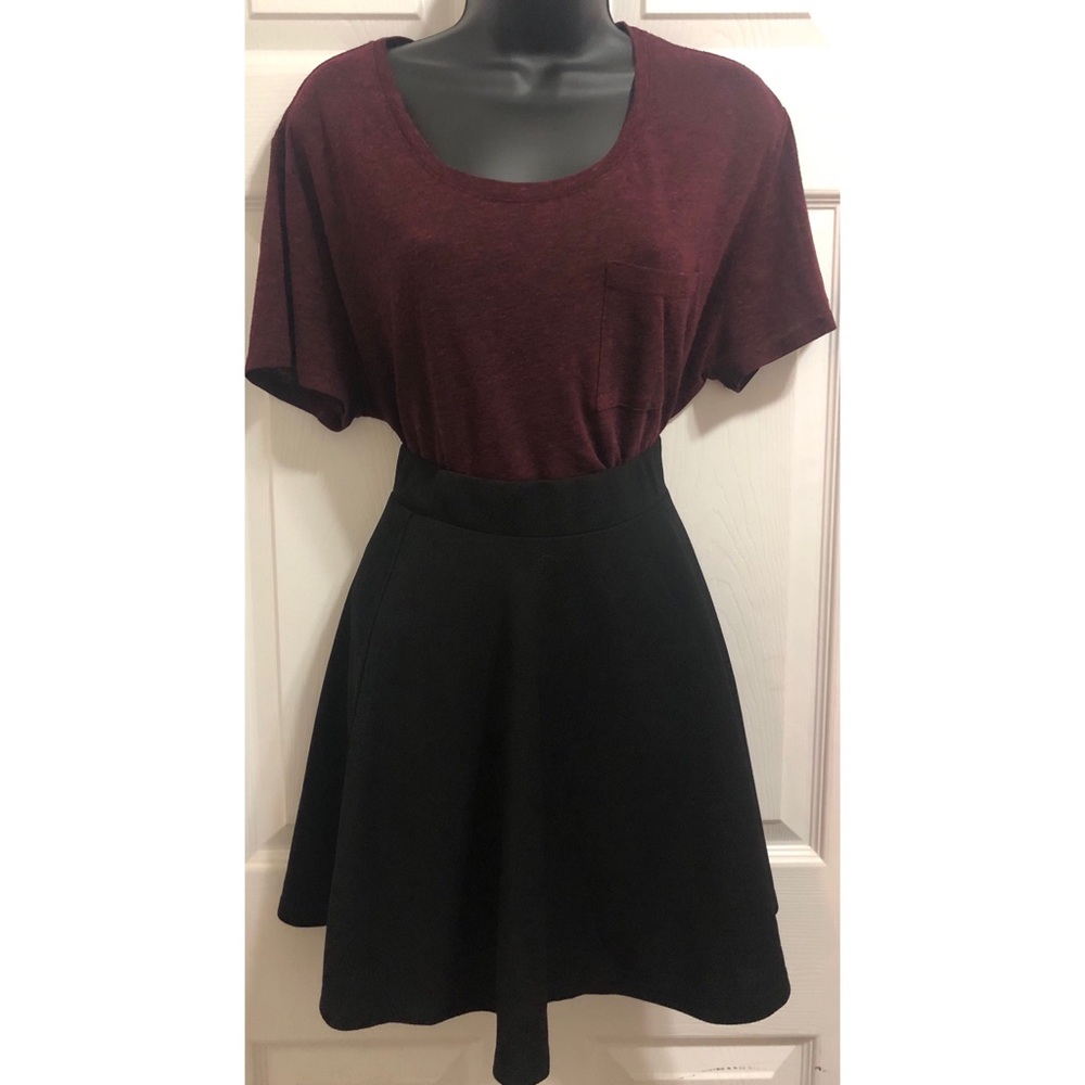 Women’s black high waisted flowy skirt